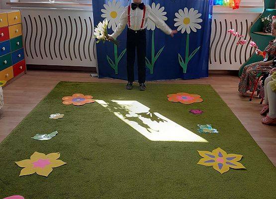 Grafika 17: Wiosenny pokaz mody