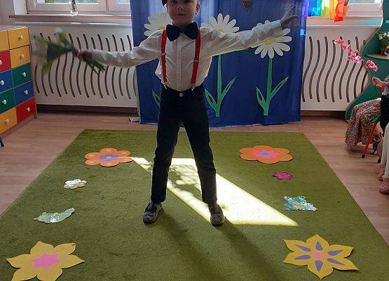 Grafika 18: Wiosenny pokaz mody