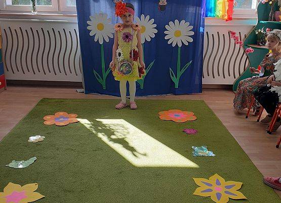 Grafika 21: Wiosenny pokaz mody