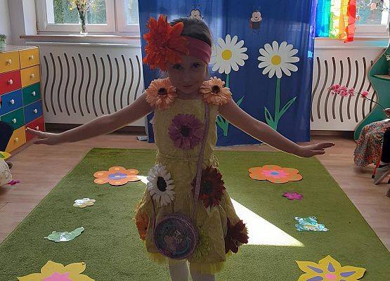 Grafika 22: Wiosenny pokaz mody