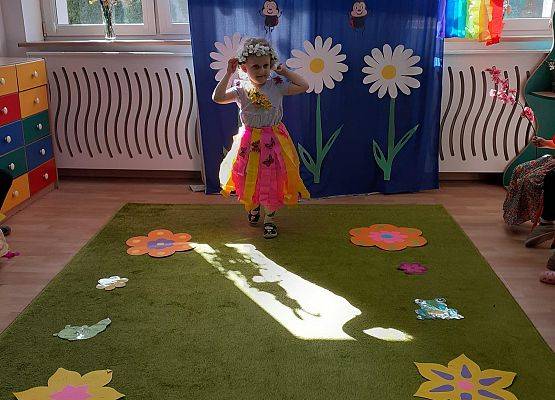 Grafika 23: Wiosenny pokaz mody