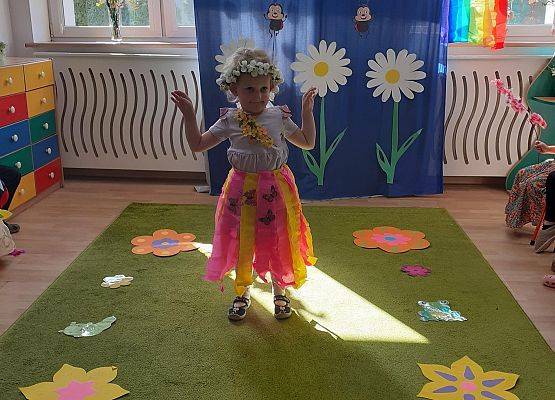 Grafika 24: Wiosenny pokaz mody