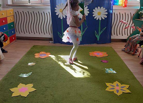 Grafika 30: Wiosenny pokaz mody