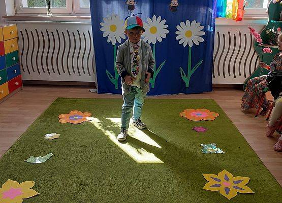 Grafika 34: Wiosenny pokaz mody