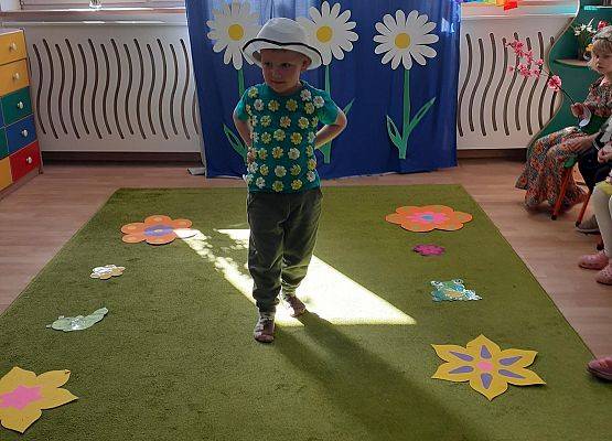 Grafika 38: Wiosenny pokaz mody