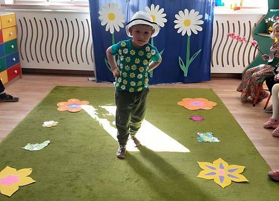 Grafika 39: Wiosenny pokaz mody