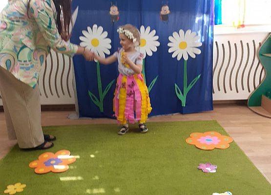 Grafika 75: Wiosenny pokaz mody