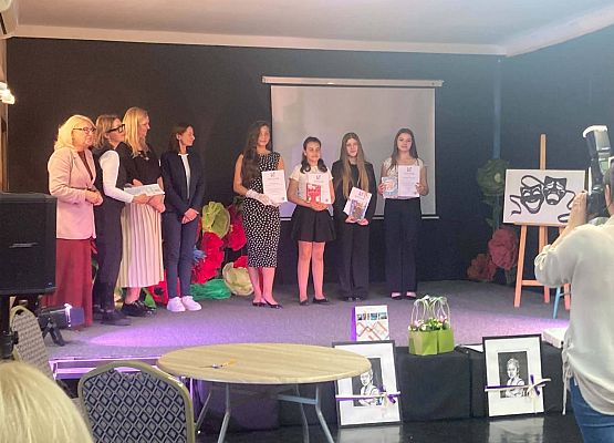 Grafika 2: Powiatowy Konkurs Recytatorski Poezji Polskiej