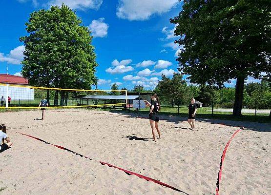 Grafika 5: Gminne Zawody w Piłce Plażowej Dziewcząt i Chłopców