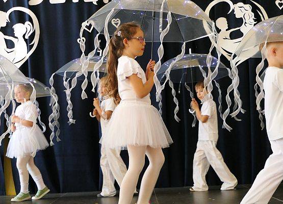Grafika 16: Dzień Mamy i Taty