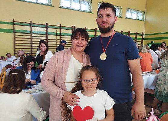 Grafika 8: Dzień Mamy i Taty
