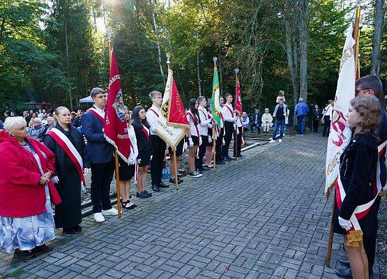 Grafika 6: Uroczystość ku czci Ofiar Marszu Śmierci -Krępa Kaszubska