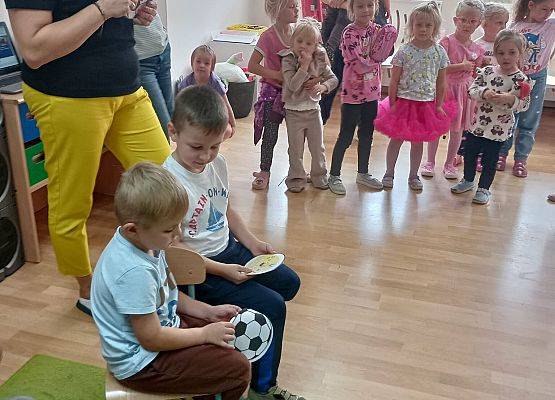 Grafika 12: Dzień Chłopaka