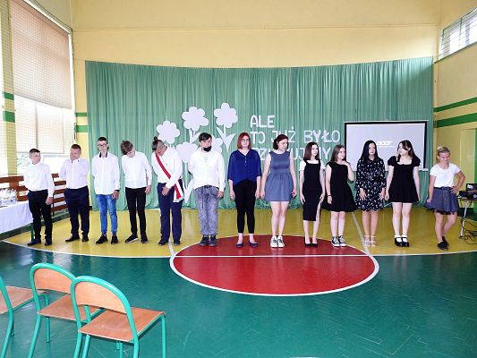 Grafika 36: Uroczysty Apel z okazji pożegnania VIII-mej klasy 2020/2021