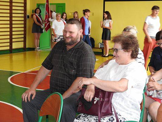 Grafika 9: Uroczysty Apel z okazji pożegnania VIII-mej klasy 2020/2021