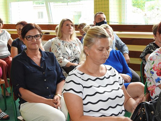 Grafika 12: Uroczysty Apel z okazji pożegnania VIII-mej klasy 2020/2021