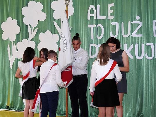 Grafika 29: Uroczysty Apel z okazji pożegnania VIII-mej klasy 2020/2021