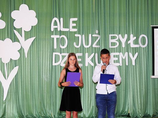 Grafika 38: Uroczysty Apel z okazji pożegnania VIII-mej klasy 2020/2021