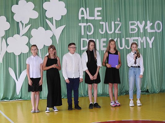 Grafika 46: Uroczysty Apel z okazji pożegnania VIII-mej klasy 2020/2021