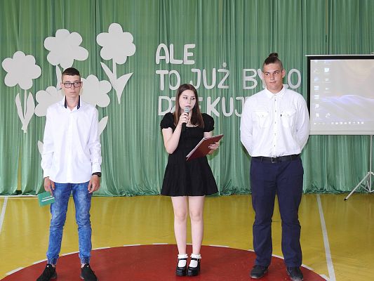 Grafika 55: Uroczysty Apel z okazji pożegnania VIII-mej klasy 2020/2021