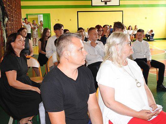 Grafika 57: Uroczysty Apel z okazji pożegnania VIII-mej klasy 2020/2021