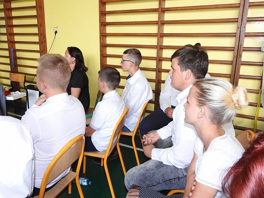 Grafika 70: Uroczysty Apel z okazji pożegnania VIII-mej klasy 2020/2021