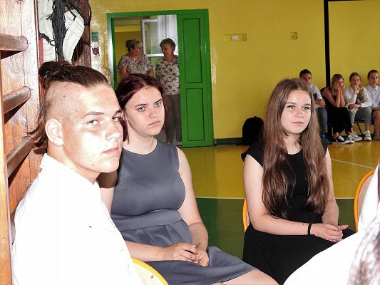 Grafika 81: Uroczysty Apel z okazji pożegnania VIII-mej klasy 2020/2021