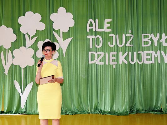 Grafika 84: Uroczysty Apel z okazji pożegnania VIII-mej klasy 2020/2021