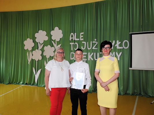 Grafika 90: Uroczysty Apel z okazji pożegnania VIII-mej klasy 2020/2021