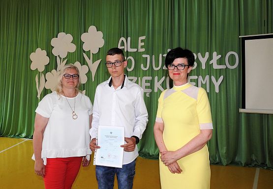 Grafika 92: Uroczysty Apel z okazji pożegnania VIII-mej klasy 2020/2021