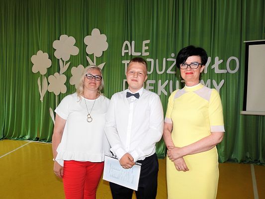 Grafika 96: Uroczysty Apel z okazji pożegnania VIII-mej klasy 2020/2021