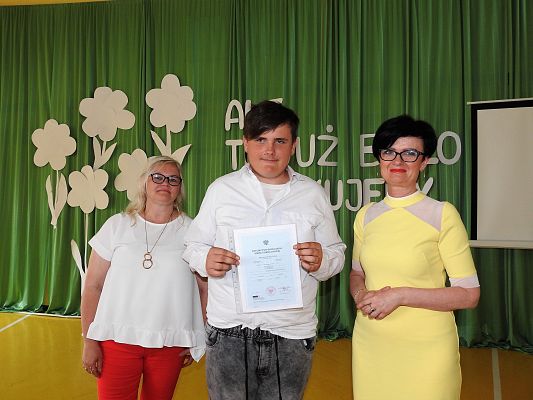 Grafika 104: Uroczysty Apel z okazji pożegnania VIII-mej klasy 2020/2021