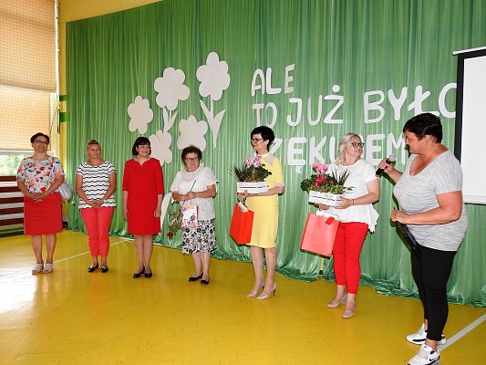 Grafika 134: Uroczysty Apel z okazji pożegnania VIII-mej klasy 2020/2021