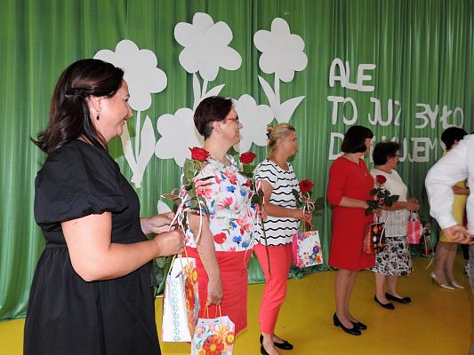 Grafika 145: Uroczysty Apel z okazji pożegnania VIII-mej klasy 2020/2021