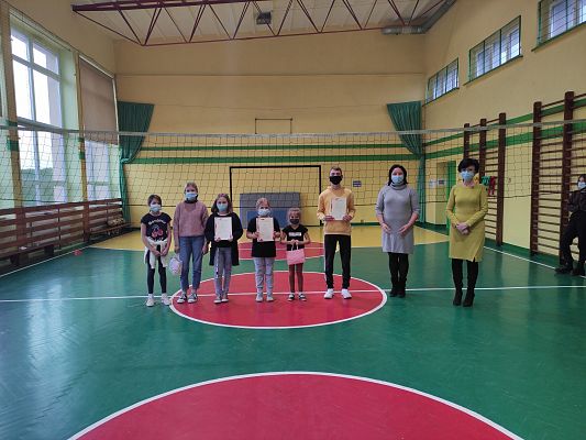 Zwycięscy konkursu - pamiątkowe zdjecie