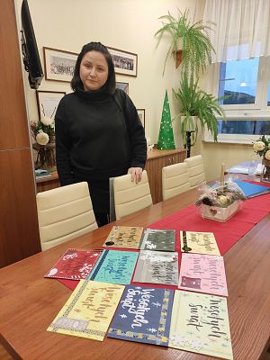 Kartki Świąteczne, które zostaną przekazane osobom samotnym - wykonane przez Panią Monikę Okuniewską wraz z uczniami kl. 8a