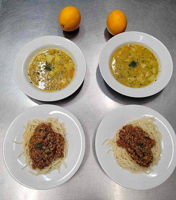 Zupa z soczewicy czerwonej oraz spaghetti z szynką i warzywami