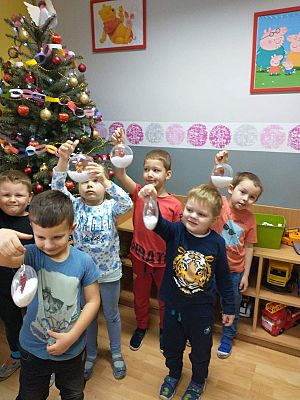  Grafika #8: Akcja "Razem na Święta", w której uczestniczyła cała szkoła