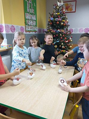  Grafika #18: Akcja "Razem na Święta", w której uczestniczyła cała szkoła