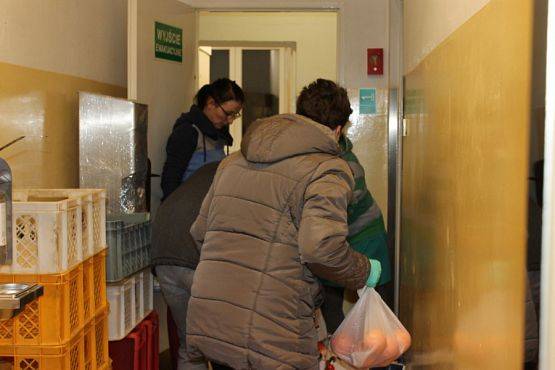  Grafika #23: Finał zbiórki owoców i soków.