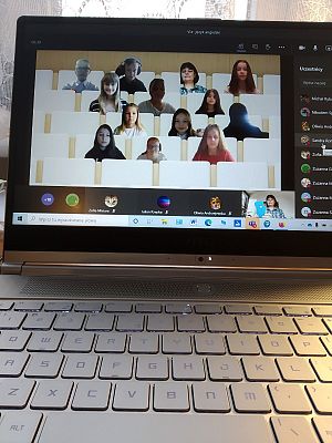  Grafika #13: Uczestniczymy w Akcji Szkoła do hymnu