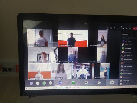  Grafika #16: Uczestniczymy w Akcji Szkoła do hymnu