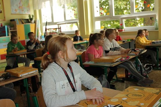  Grafika #2: Nawigacja w Przyszłość