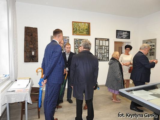  Grafika #7: Zakończenie uroczystości wizytą w Izbie Pamięci Ofiar Marszu Śmierci KL Stutthof