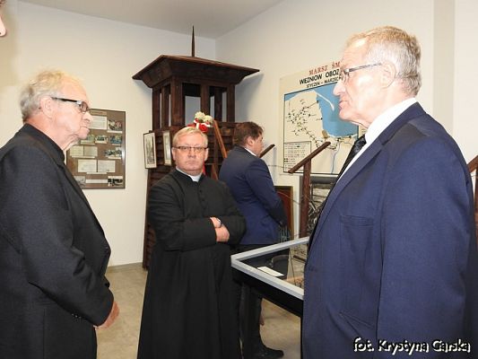  Grafika #13: Zakończenie uroczystości wizytą w Izbie Pamięci Ofiar Marszu Śmierci KL Stutthof