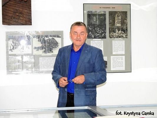  Grafika #21: Zakończenie uroczystości wizytą w Izbie Pamięci Ofiar Marszu Śmierci KL Stutthof