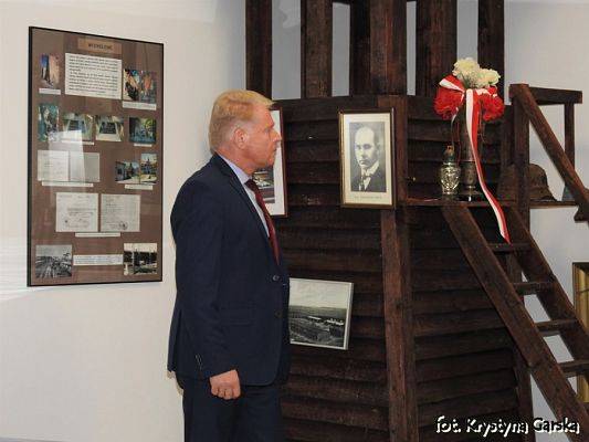  Grafika #22: Zakończenie uroczystości wizytą w Izbie Pamięci Ofiar Marszu Śmierci KL Stutthof