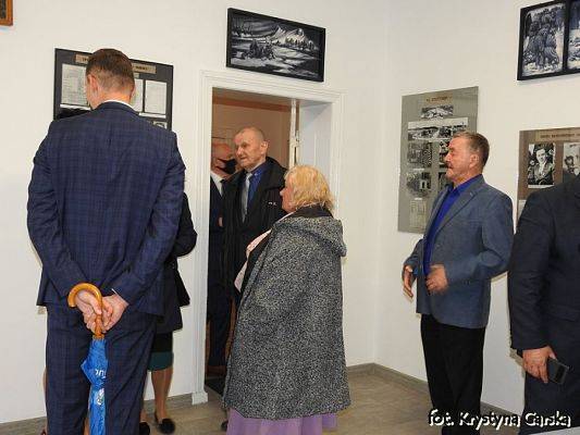  Grafika #23: Zakończenie uroczystości wizytą w Izbie Pamięci Ofiar Marszu Śmierci KL Stutthof