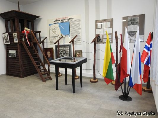  Grafika #33: Zakończenie uroczystości wizytą w Izbie Pamięci Ofiar Marszu Śmierci KL Stutthof