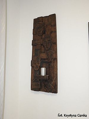  Grafika #44: Zakończenie uroczystości wizytą w Izbie Pamięci Ofiar Marszu Śmierci KL Stutthof